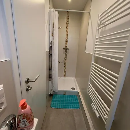 Schoenes Zimmer-2 In Stuttgart-mitte *